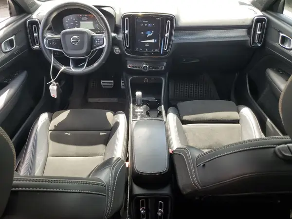 YV4162UM3M2405076 2021 VOLVO XC40 - Image 8