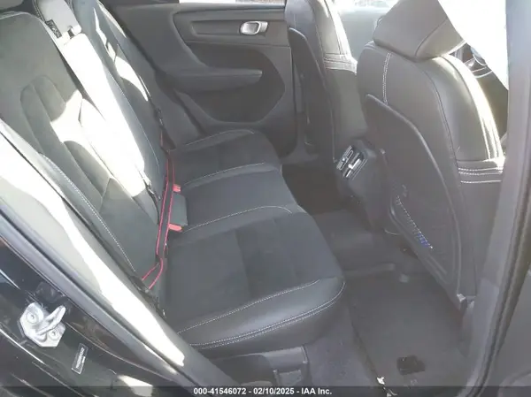 YV4162UM3M2435422 2021 VOLVO XC40 - Image 8