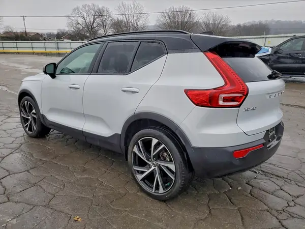 YV4162UM3M2467416 2021 VOLVO XC40 - Image 2