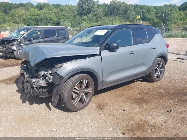 YV4162UM3M2600997 2021 VOLVO XC40 - Image 2