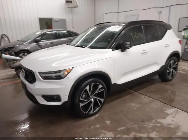 YV4162UM3M2617296 2021 VOLVO XC40 - Image 2
