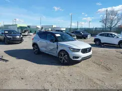 YV4162UM3M3579729 2021 VOLVO XC40