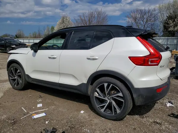 YV4162UM3N2757141 2022 VOLVO XC40 - Image 2