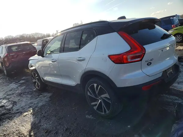 YV4162UM3N2788776 2022 VOLVO XC40 - Image 2