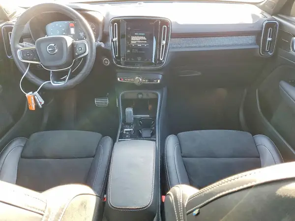 YV4162UM3N2788776 2022 VOLVO XC40 - Image 8