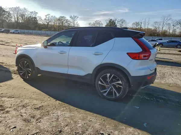 YV4162UM4K2045622 2019 VOLVO XC40 - Image 2