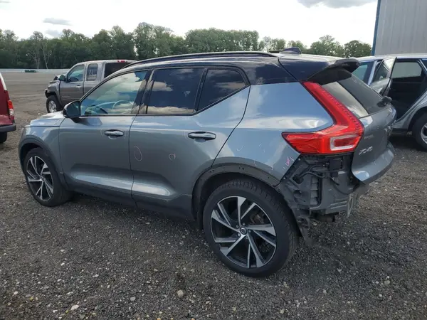YV4162UM4K2106905 2019 VOLVO XC40 - Image 2