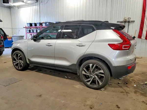 YV4162UM4K2128161 2019 VOLVO XC40 - Image 2