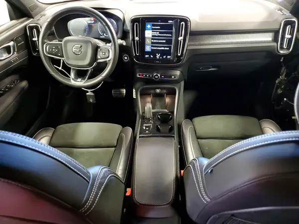 YV4162UM4K2128161 2019 VOLVO XC40 - Image 8