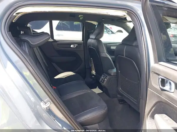 YV4162UM4L2203295 2020 VOLVO XC40 - Image 8