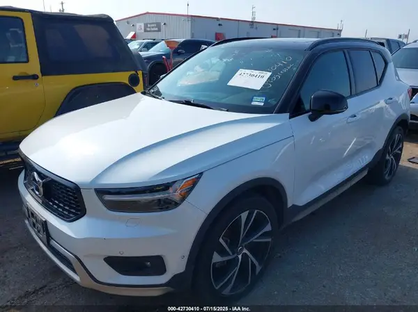 YV4162UM4L2342374 2020 VOLVO XC40 - Image 2