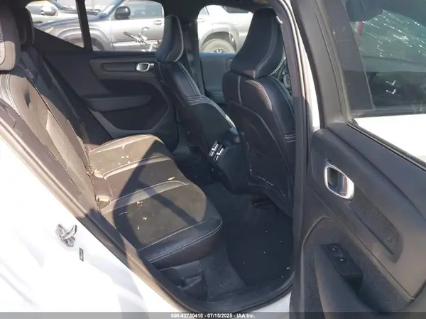 YV4162UM4L2342374 2020 VOLVO XC40 - Image 8
