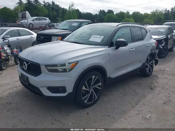 YV4162UM4M2397599 2021 VOLVO XC40 - Image 2