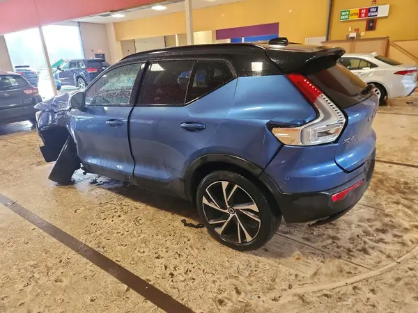 YV4162UM4M2409704 2021 VOLVO XC40 - Image 2