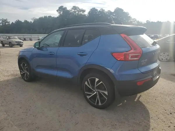 YV4162UM4M2432870 2021 VOLVO XC40 - Image 2