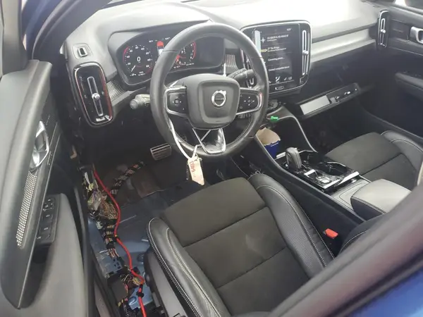 YV4162UM4M2432870 2021 VOLVO XC40 - Image 8