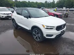 YV4162UM4M2437373 2021 VOLVO XC40