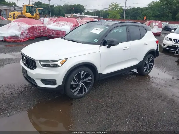 YV4162UM4M2437373 2021 VOLVO XC40 - Image 2