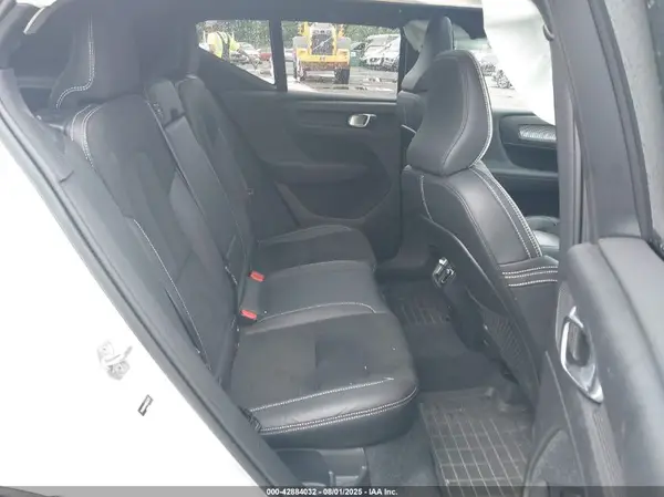 YV4162UM4M2437373 2021 VOLVO XC40 - Image 8