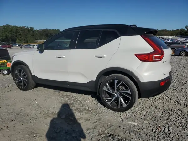 YV4162UM4M2438054 2021 VOLVO XC40 - Image 2