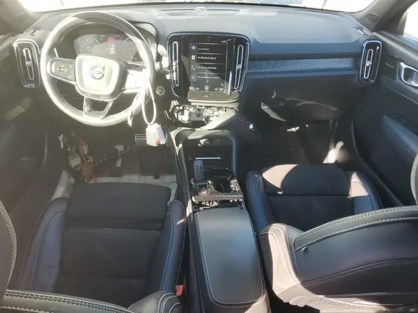 YV4162UM4M2438054 2021 VOLVO XC40 - Image 8