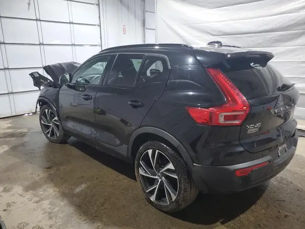 YV4162UM4M2449345 2021 VOLVO XC40 - Image 2