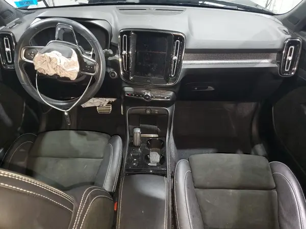 YV4162UM4M2449345 2021 VOLVO XC40 - Image 8