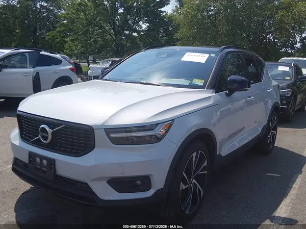 YV4162UM4M2462256 2021 VOLVO XC40 - Image 2