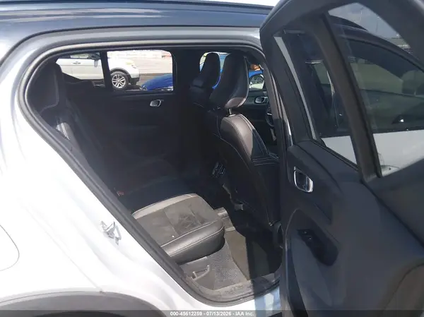 YV4162UM4M2462256 2021 VOLVO XC40 - Image 8
