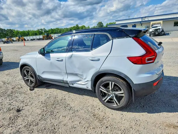 YV4162UM4M2494110 2021 VOLVO XC40 - Image 2