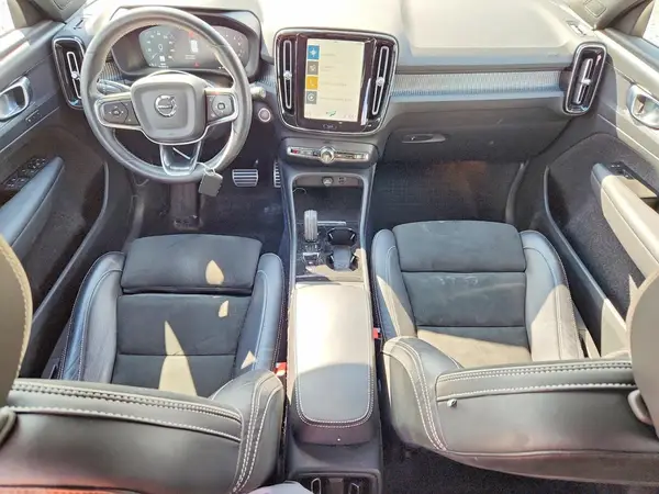 YV4162UM4M2494110 2021 VOLVO XC40 - Image 8