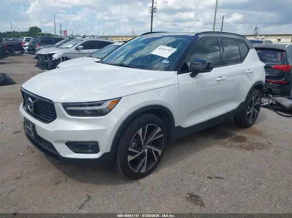 YV4162UM4M2563507 2021 VOLVO XC40 - Image 2
