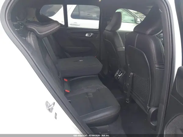 YV4162UM4M2563507 2021 VOLVO XC40 - Image 8