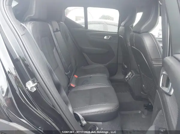 YV4162UM4M2582977 2021 VOLVO XC40 - Image 8