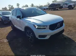 YV4162UM4M2612558 2021 VOLVO XC40