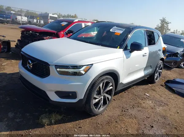 YV4162UM4M2612558 2021 VOLVO XC40 - Image 2