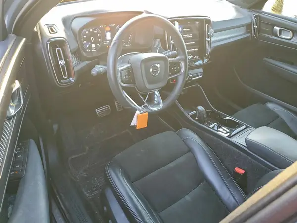 YV4162UM4N2647943 2022 VOLVO XC40 - Image 8