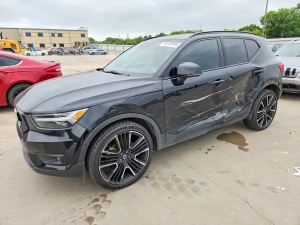 YV4162UM4N2649045 2022 VOLVO XC40 - Image 1