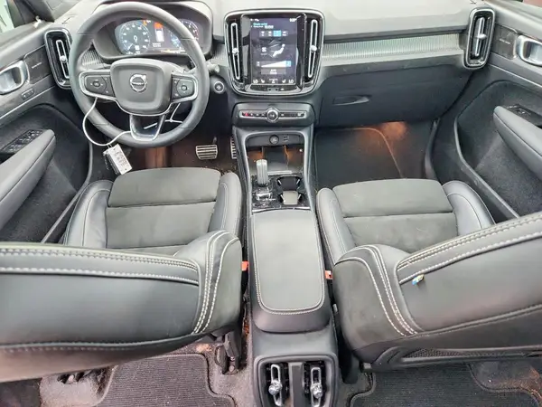 YV4162UM4N2649045 2022 VOLVO XC40 - Image 8