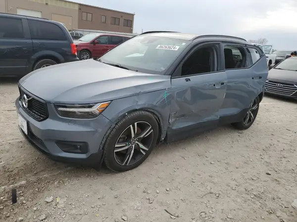 YV4162UM4N2662345 2022 VOLVO XC40 - Image 1