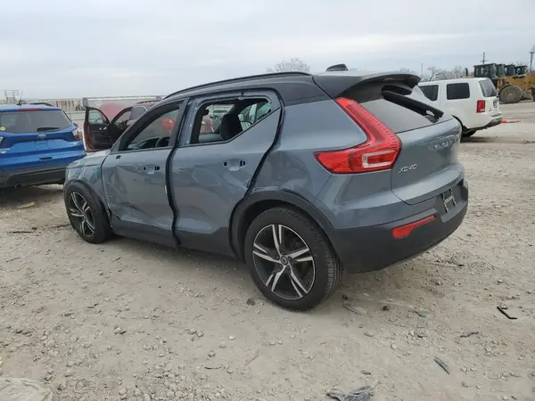 YV4162UM4N2662345 2022 VOLVO XC40 - Image 2