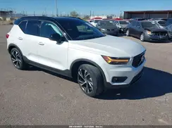 YV4162UM4N2676567 2022 VOLVO XC40