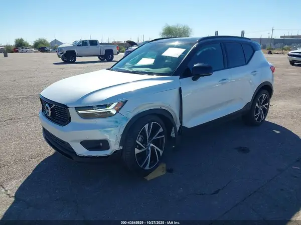 YV4162UM4N2676567 2022 VOLVO XC40 - Image 2
