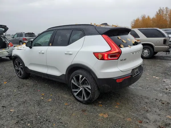 YV4162UM4N2700415 2022 VOLVO XC40 - Image 2