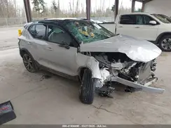 YV4162UM4N2722947 2022 VOLVO XC40