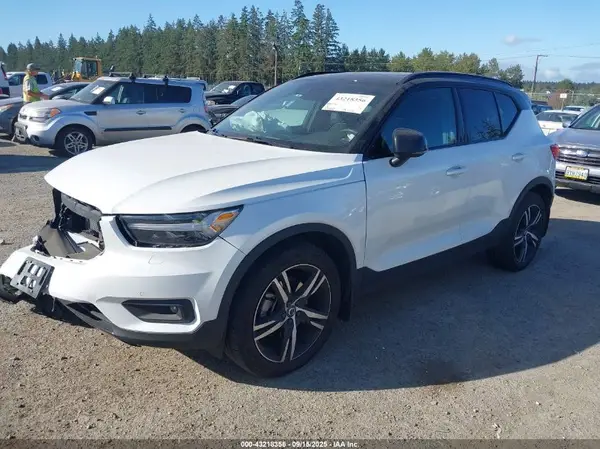 YV4162UM4N2784557 2022 VOLVO XC40 - Image 2