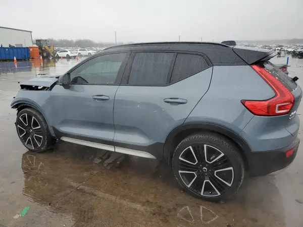 YV4162UM4N2786843 2022 VOLVO XC40 - Image 2