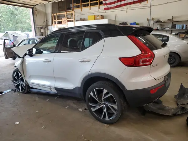 YV4162UM5K2047993 2019 VOLVO XC40 - Image 2