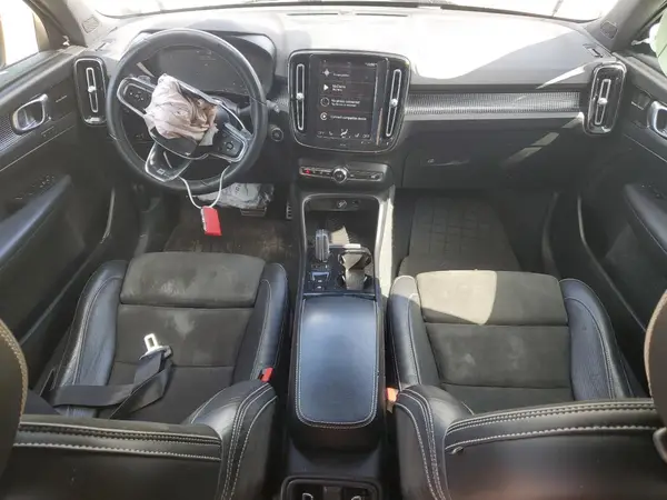 YV4162UM5K2047993 2019 VOLVO XC40 - Image 8