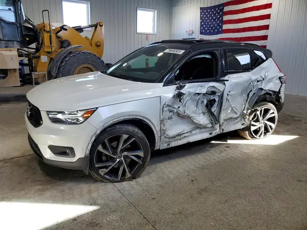 YV4162UM5K2057519 2019 VOLVO XC40 - Image 1